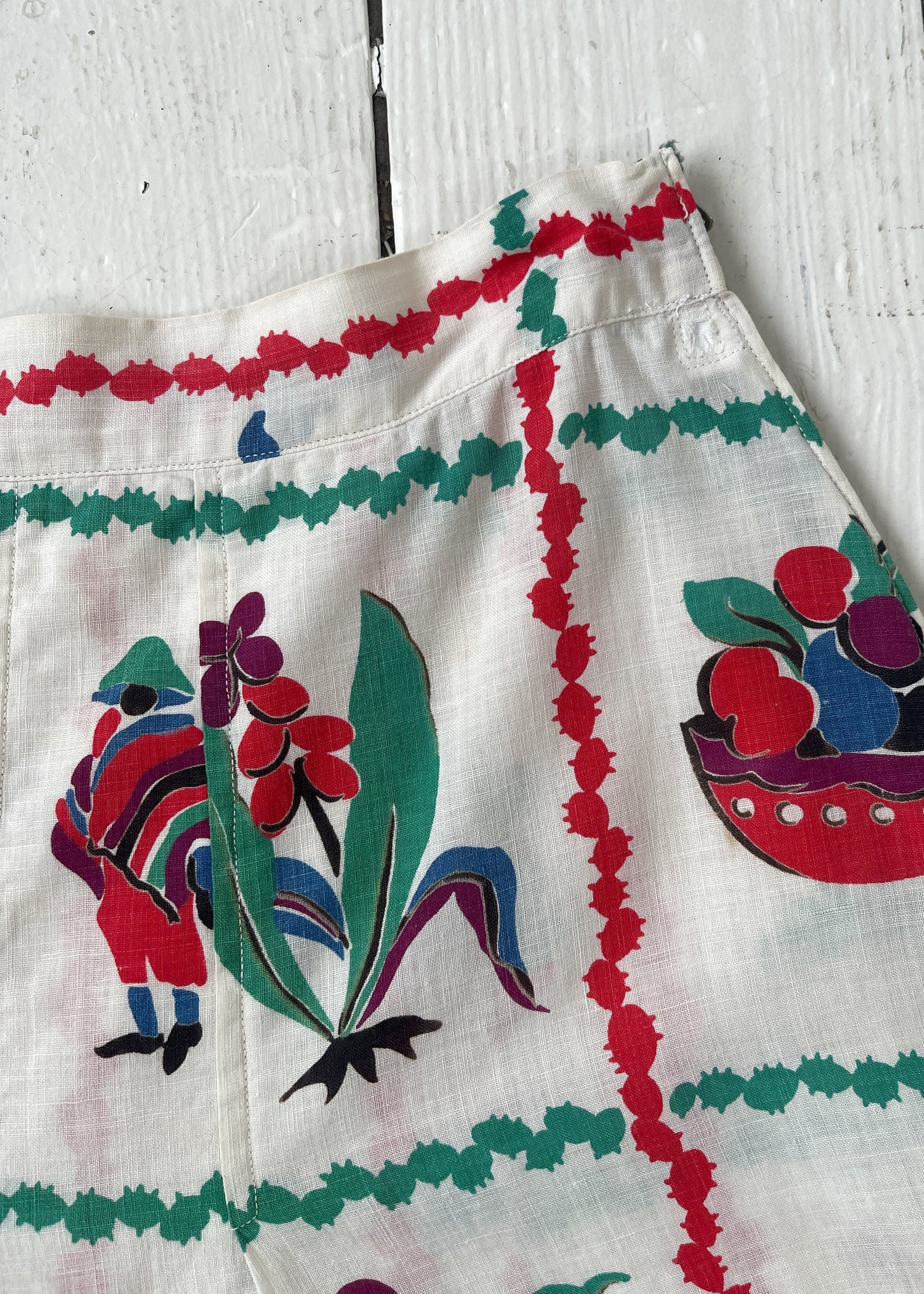 Vintage 1940s Novelty Print Wide Leg Shorts